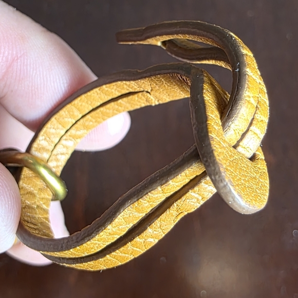 Fossil Saffron Leather Skeleton Key Luggage Tag / Bag Charm - Picture 3 of 3